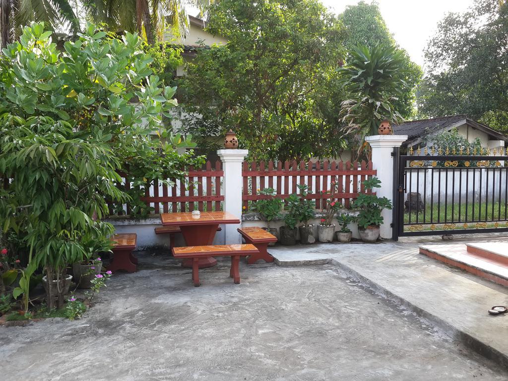 A Tee Guesthouse Λουάνγκ Πραμπάνγκ Εξωτερικό φωτογραφία