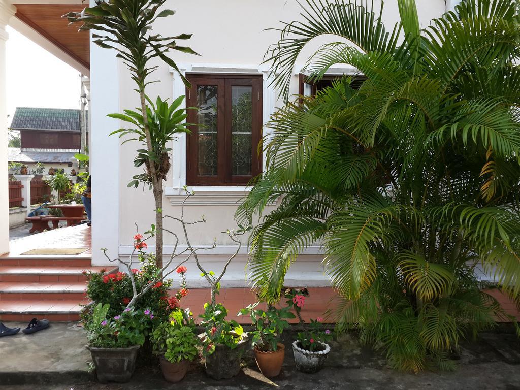 A Tee Guesthouse Λουάνγκ Πραμπάνγκ Εξωτερικό φωτογραφία